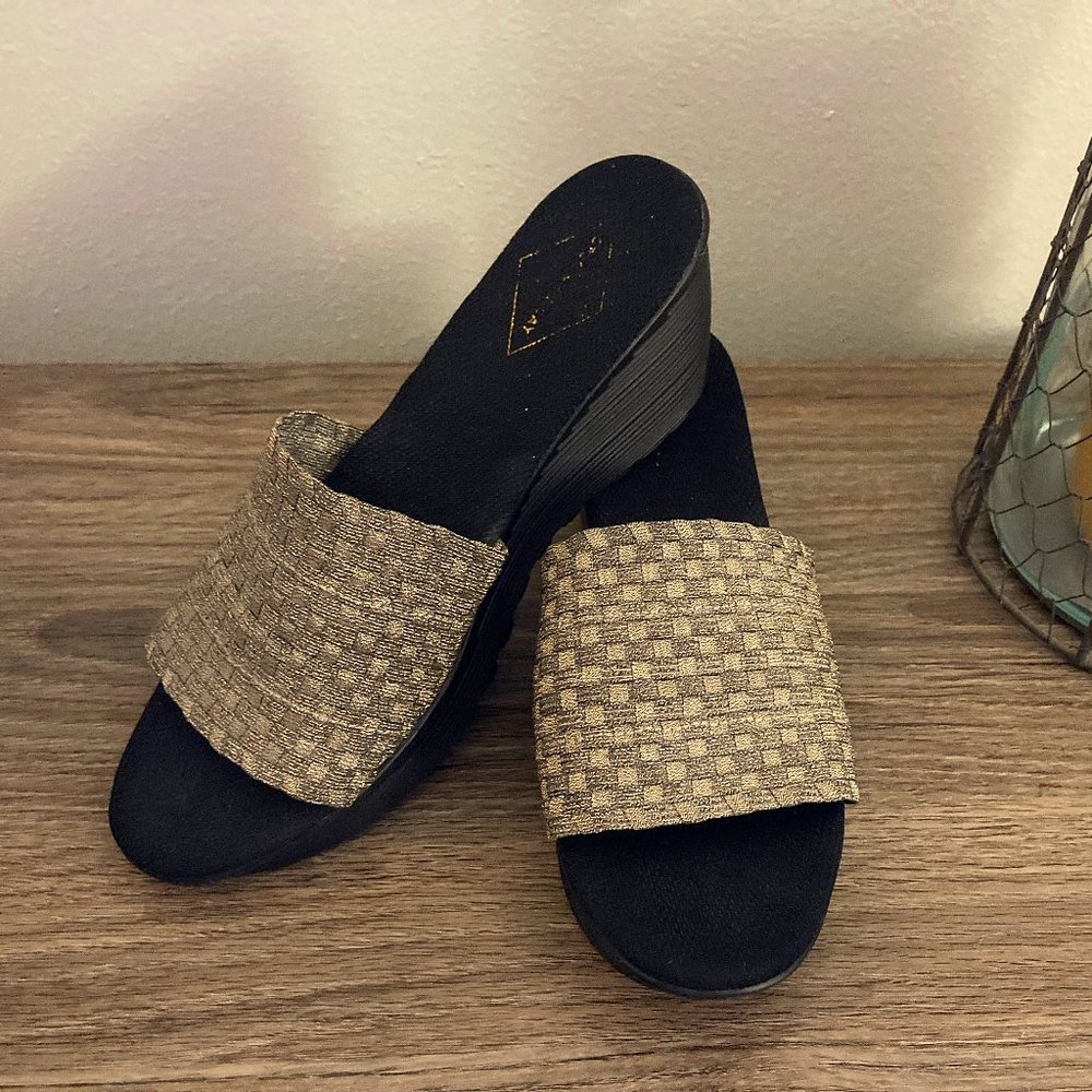 St John's Bay Gold Metallic Woven Stretch Slip On Wedge Sandal 9M
